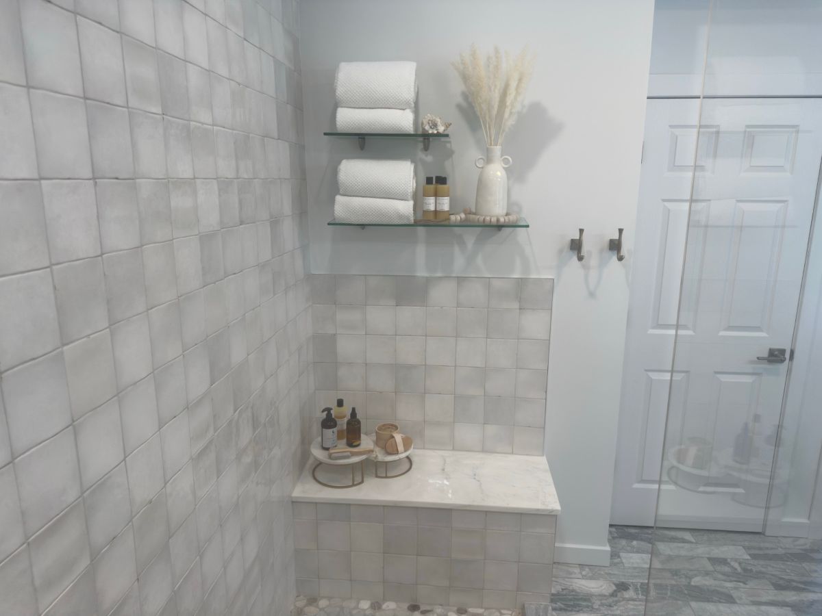 Resized Harper master bath seat and wall